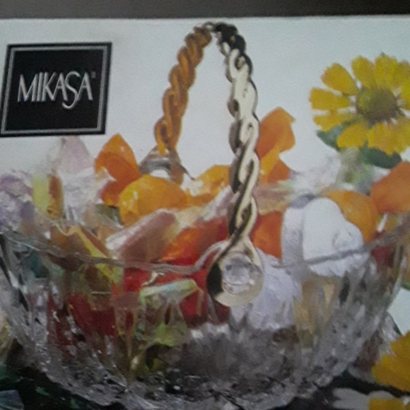 Vintage Mikasa mini handled crystal basket - Picture 8 of 8
